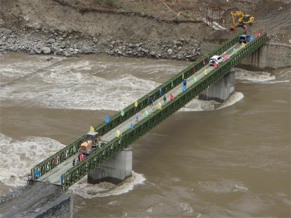 四川省木里縣卡楊公路中鐵六局200型108米單跨60.96米四排單層加強型